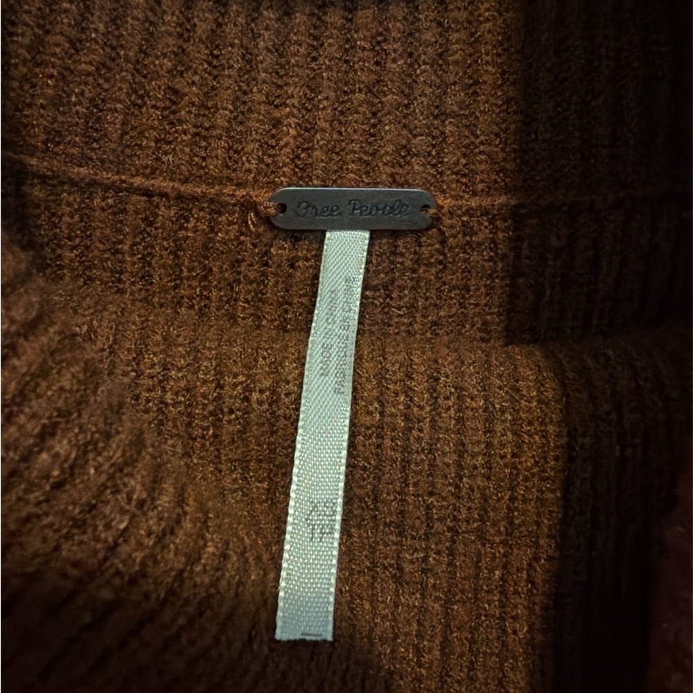 Free People Burnt Orange Oversized Cowl Neck Sweater size XS - Picture 4 of 5